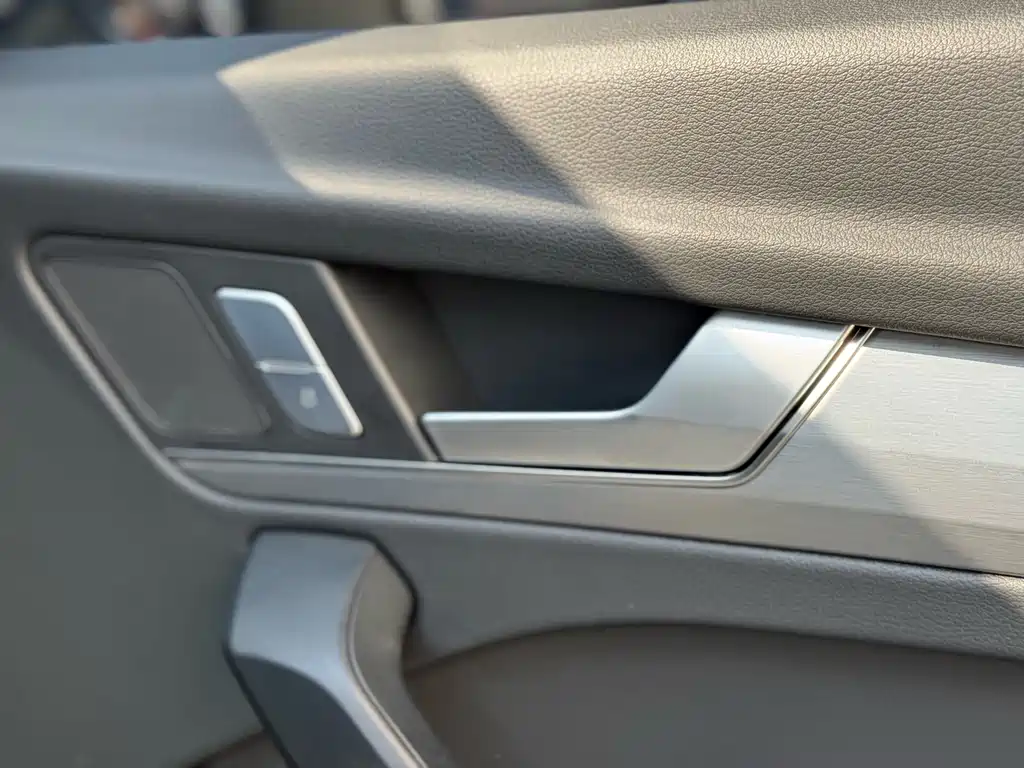 Audi Q5L 2023 — фото 37