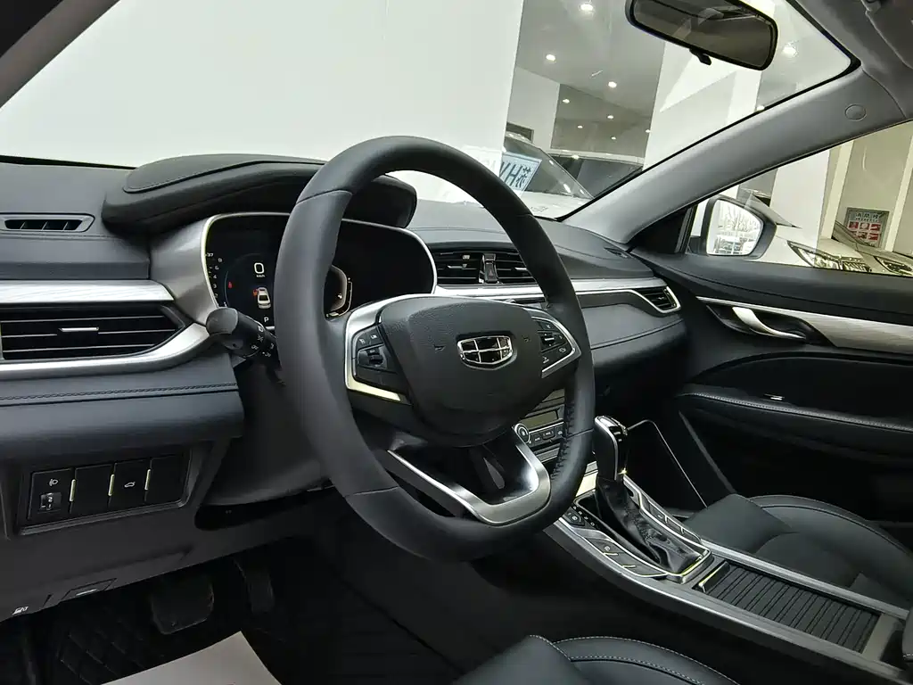 Geely Emgrand 2020 — фото 13