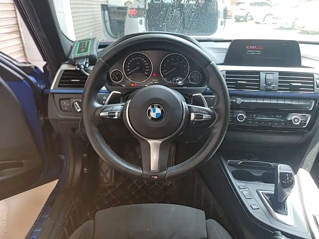 BMW 3 Series 2018 — фото 11