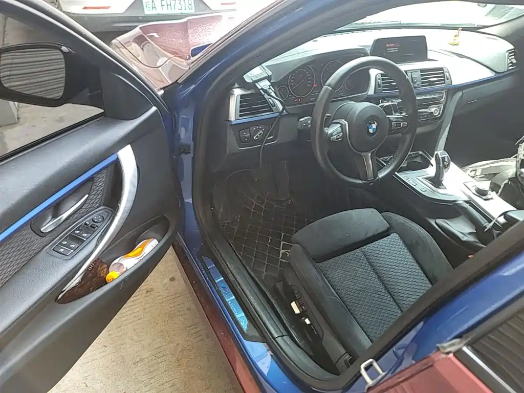 BMW 3 Series 2018 — фото 16