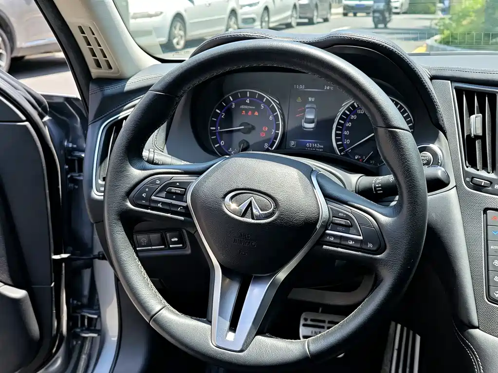 Infiniti Q50L 2017 — фото 11