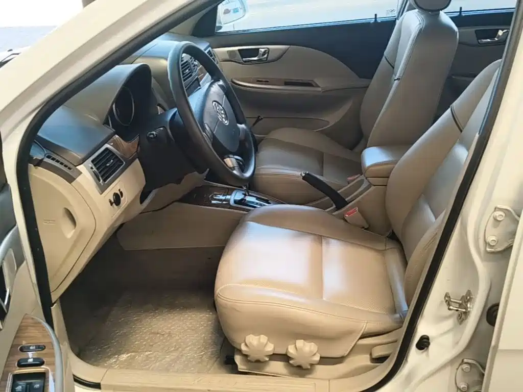 Buick Excelle 2015 — фото 15