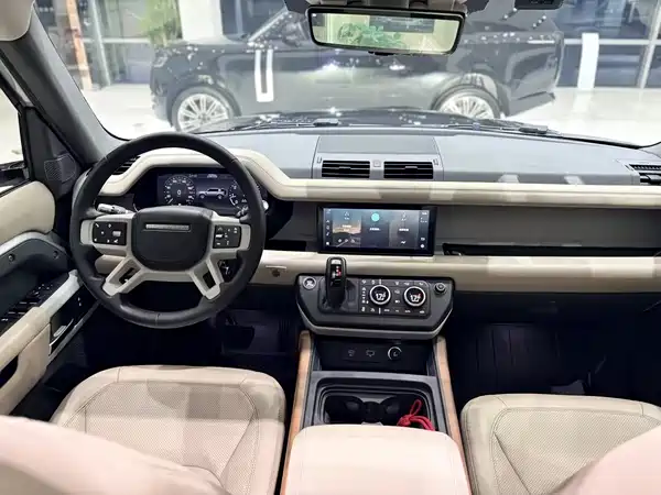 Land Rover Defender 2021