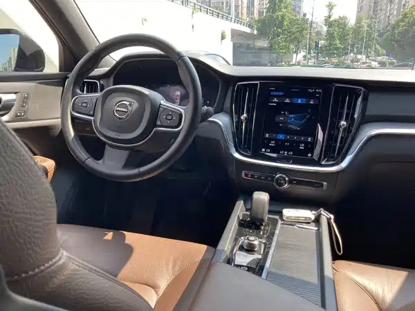 Volvo S60 2025
