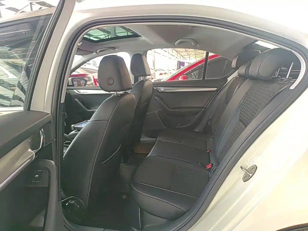 Skoda Octavia 2019 — фото 17