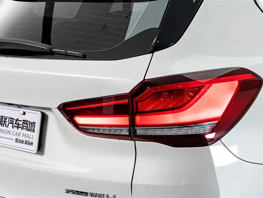 BMW X1 2022 — фото 8