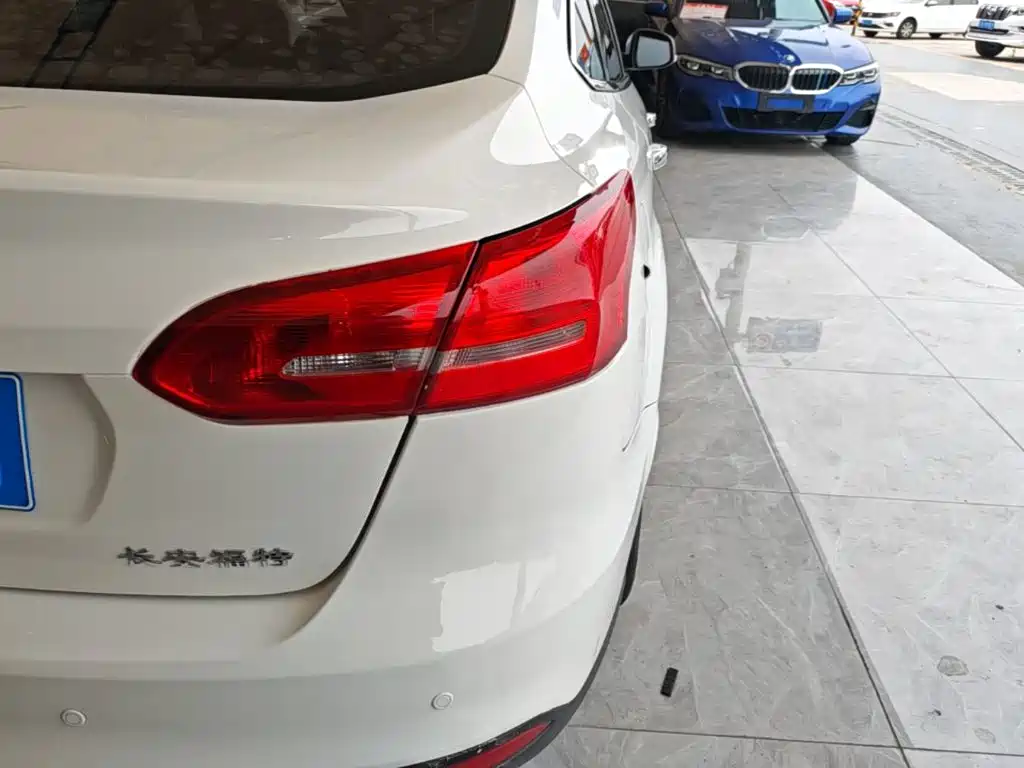 Ford Focus 2017 — фото 8