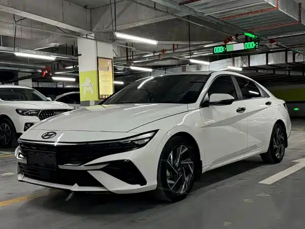 Hyundai Elantra 2023