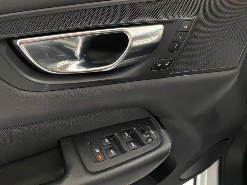 Volvo XC60 PHEV 2021 — фото 15
