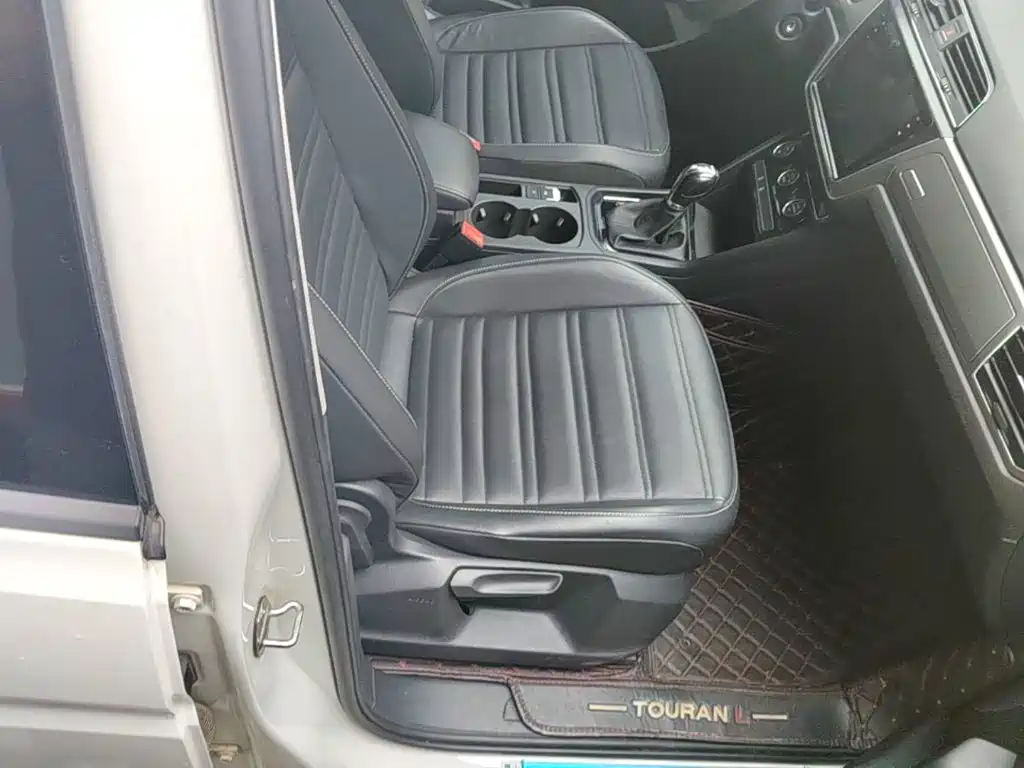 Volkswagen Touran 2017 — фото 25