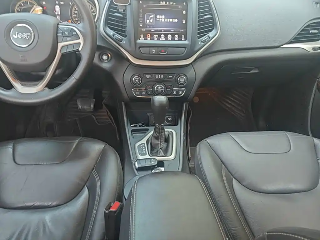 Jeep Cherokee 2018 — фото 14