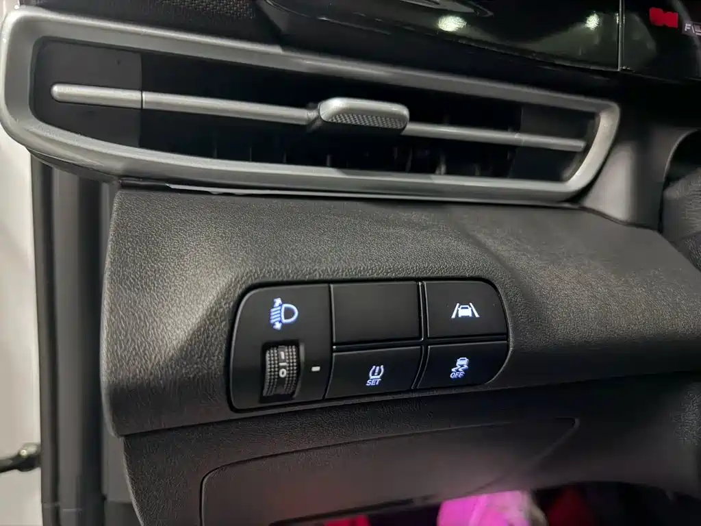 Hyundai Elantra 2022 — фото 10