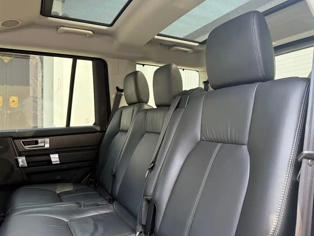 Land Rover Discovery 2015 — фото 34