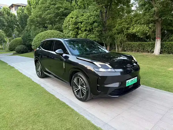 Lynk & Co 08 EM-P 2024