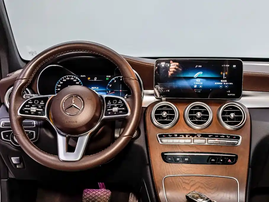 Mercedes-Benz GLC 2020 — фото 24