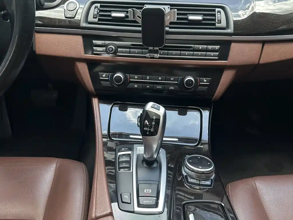 BMW 5 Series 2014 — фото 12