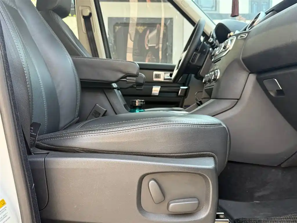 Land Rover Discovery 2015 — фото 19
