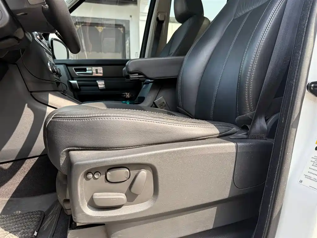 Land Rover Discovery 2015 — фото 28