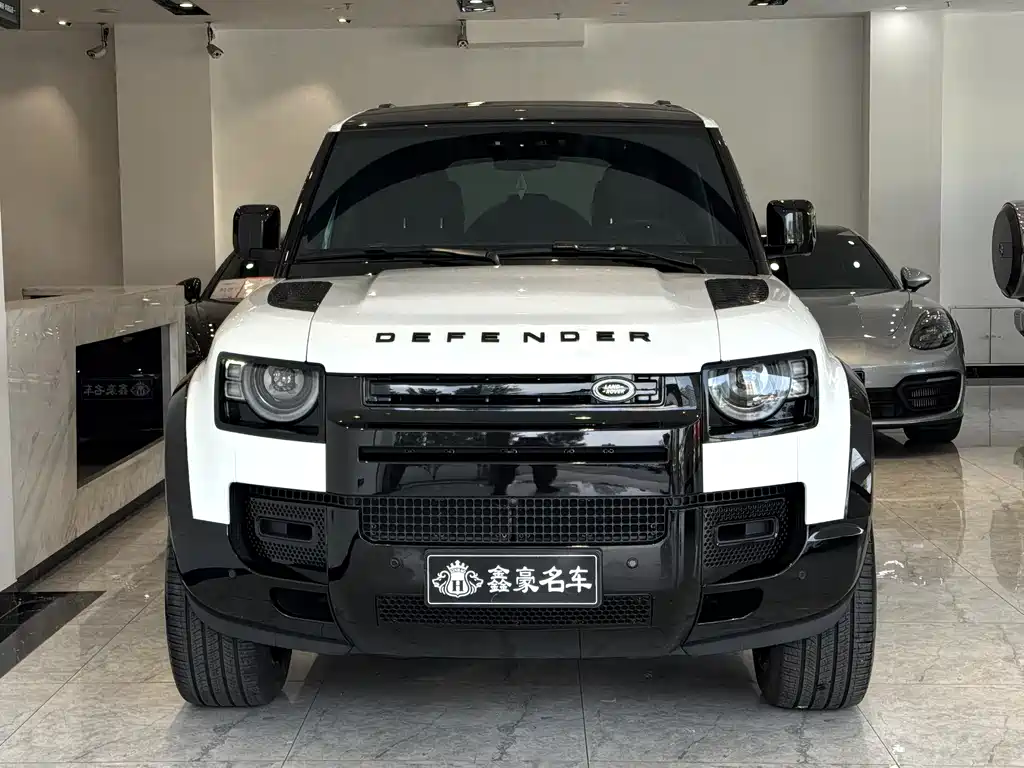 Land Rover Defender 2025