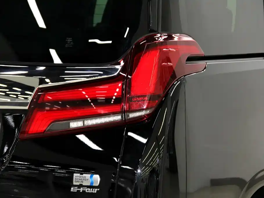 Toyota Alphard 2023 — фото 31