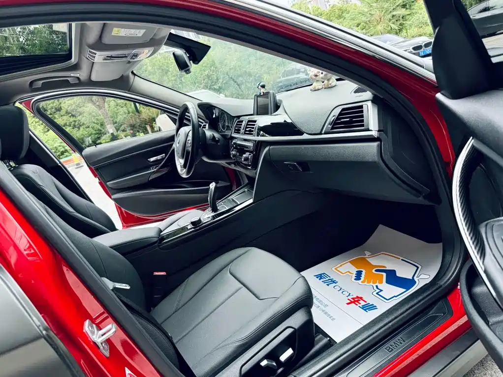 BMW 3 Series 2017 — фото 14