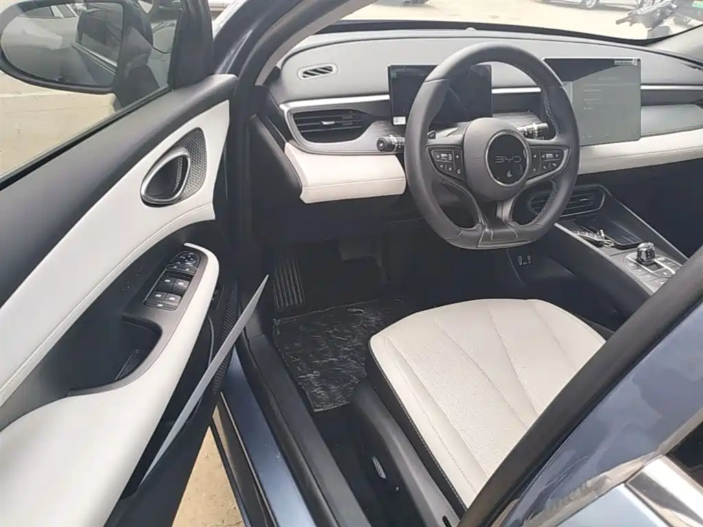 BYD Seal 05 DM-i 2025 — фото 16