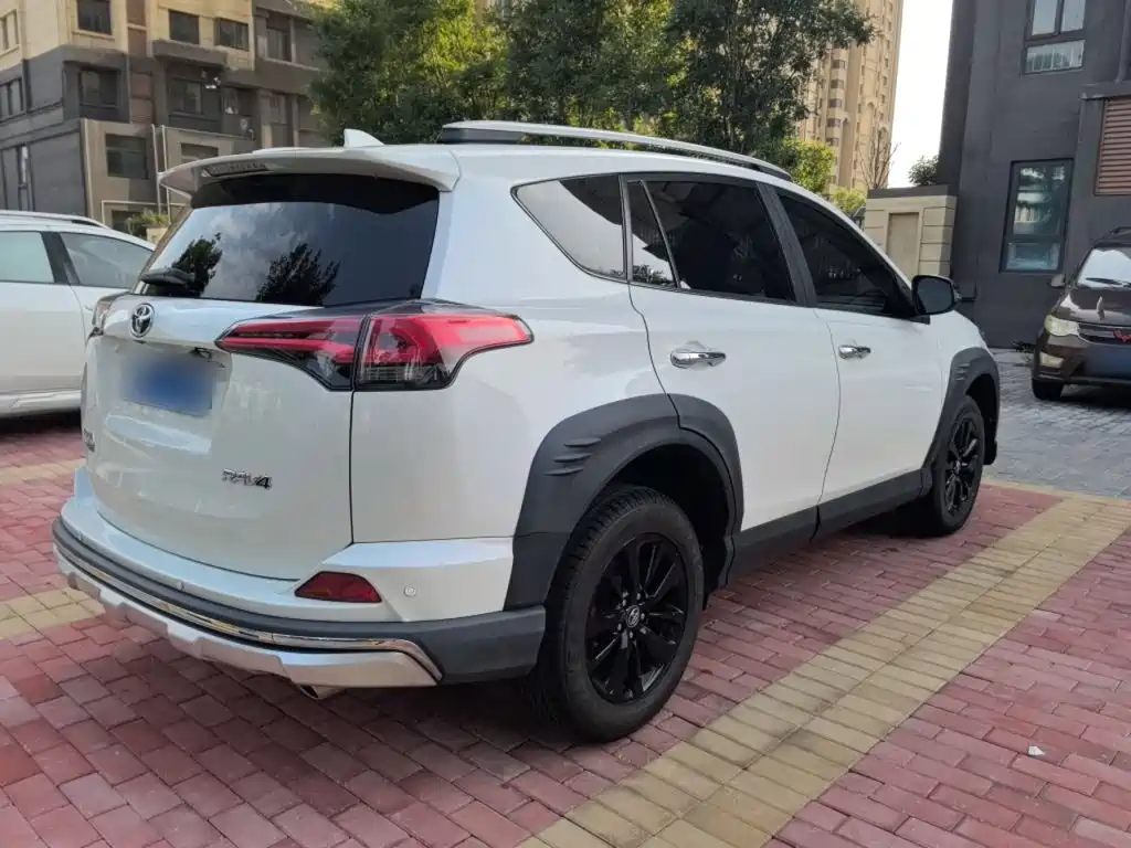 Toyota RAV4 2019 — фото 15