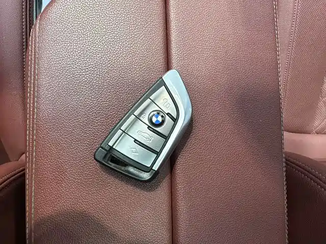 BMW 5 Series 2023 — фото 17