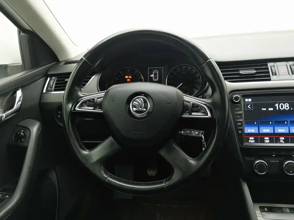 Skoda Octavia 2015 — фото 11