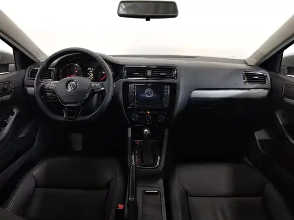 Volkswagen Sagitar 2016