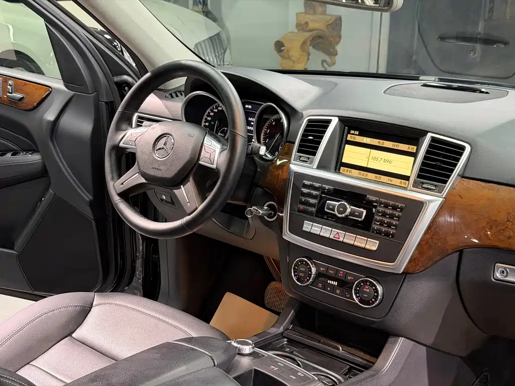 Mercedes-Benz M-Class 2012 — фото 15