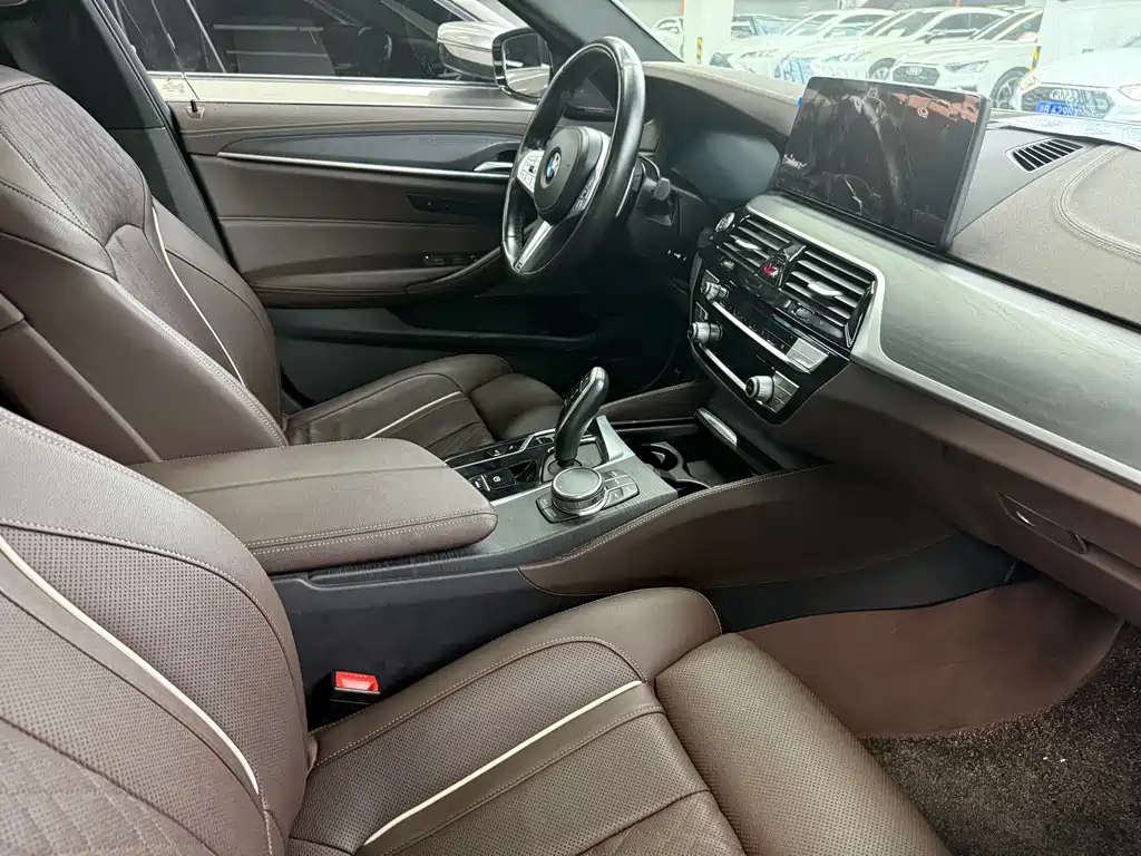 BMW 5 Series 2023 — фото 12