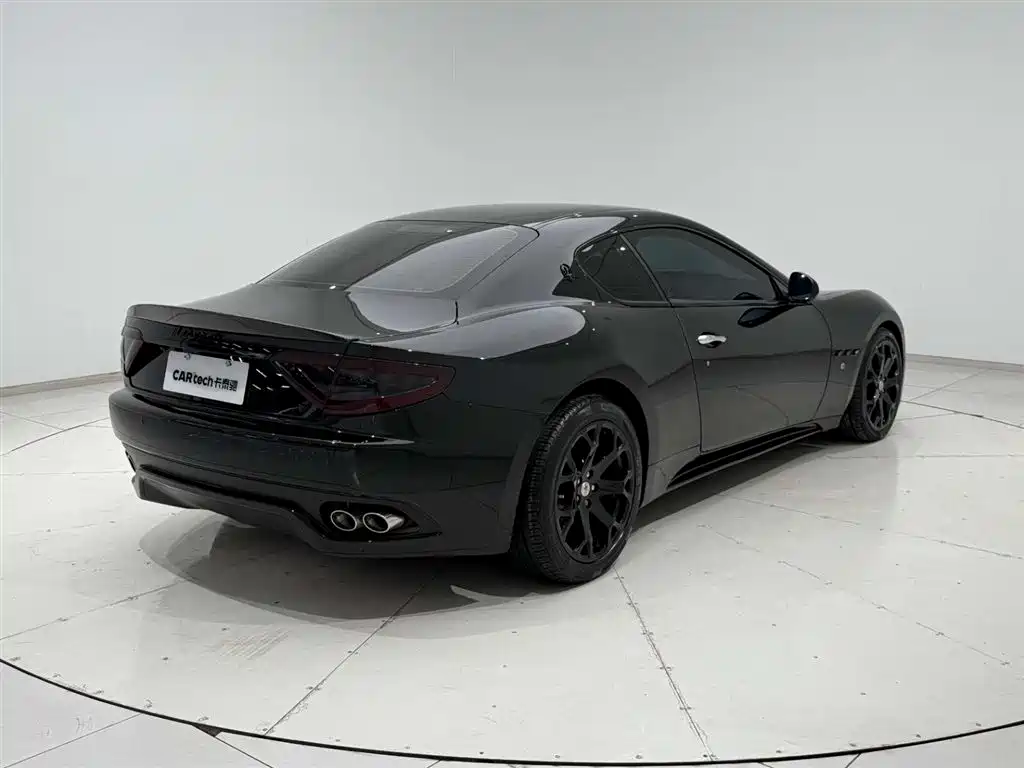 Maserati GranTurismo 2014 — фото 8