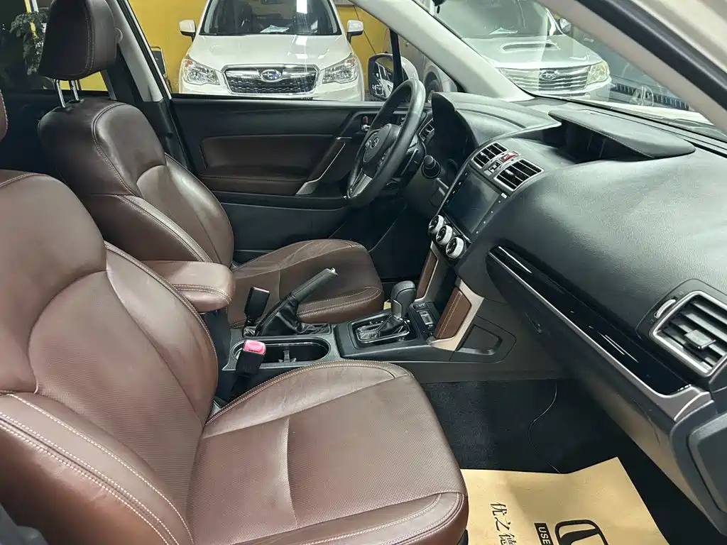 Subaru Forester 2017 — фото 11