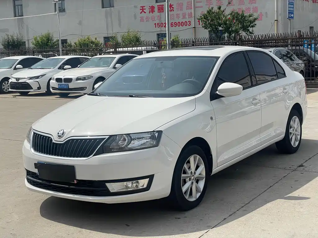Skoda Rapid 2015 — фото 1