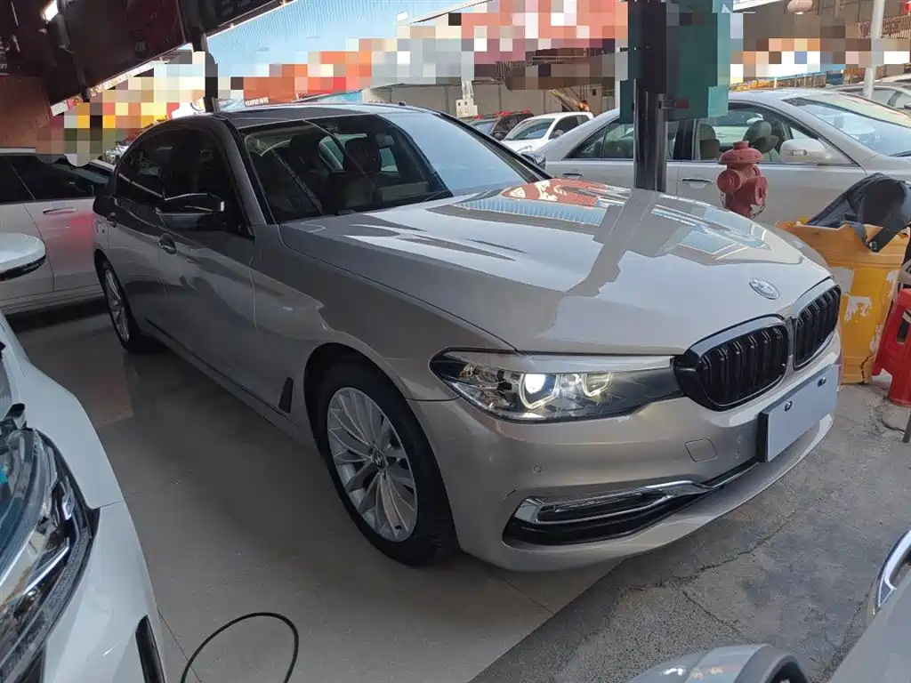 BMW 5 Series 2018 — фото 20