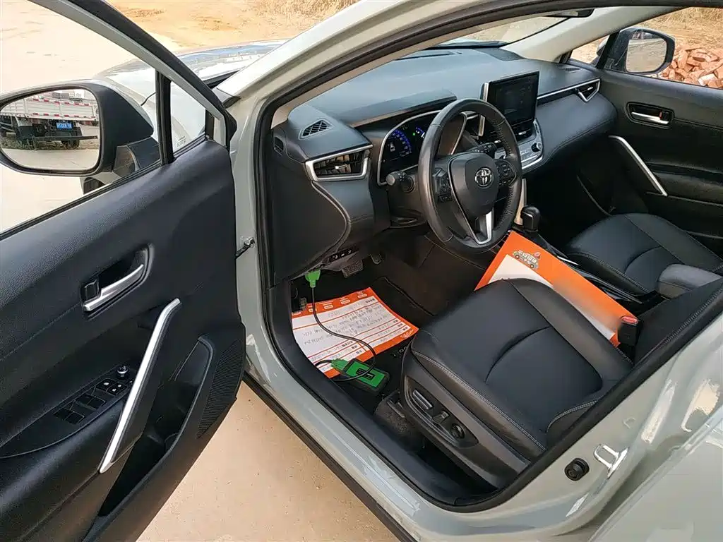 Toyota Corolla Cross 2022 — фото 13
