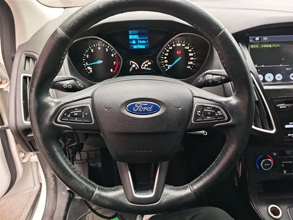 Ford Focus 2016 — фото 11