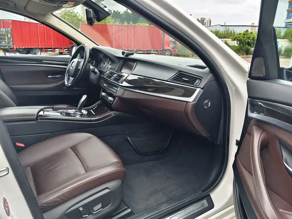 BMW 5 Series 2013 — фото 11