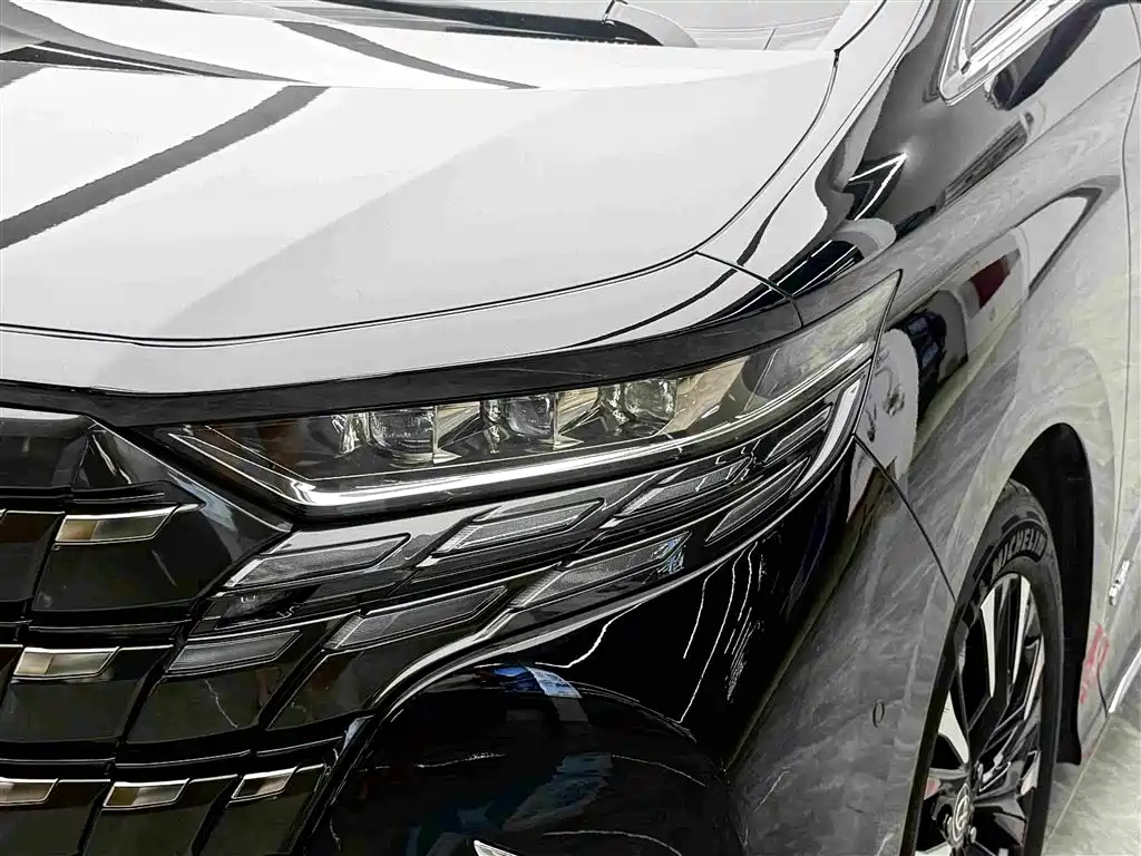 Toyota Alphard 2023 — фото 3