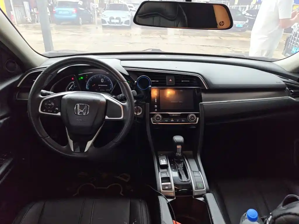 Honda Civic 2018 — фото 10