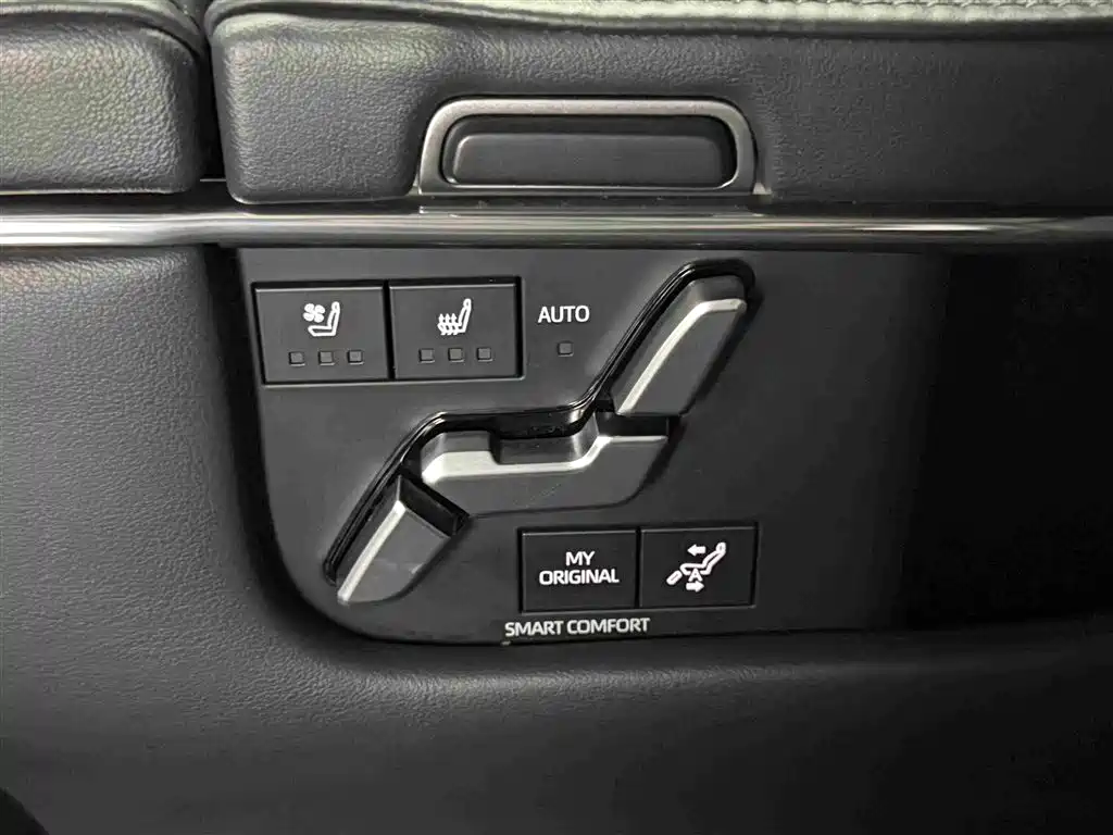 Toyota Alphard 2023 — фото 12