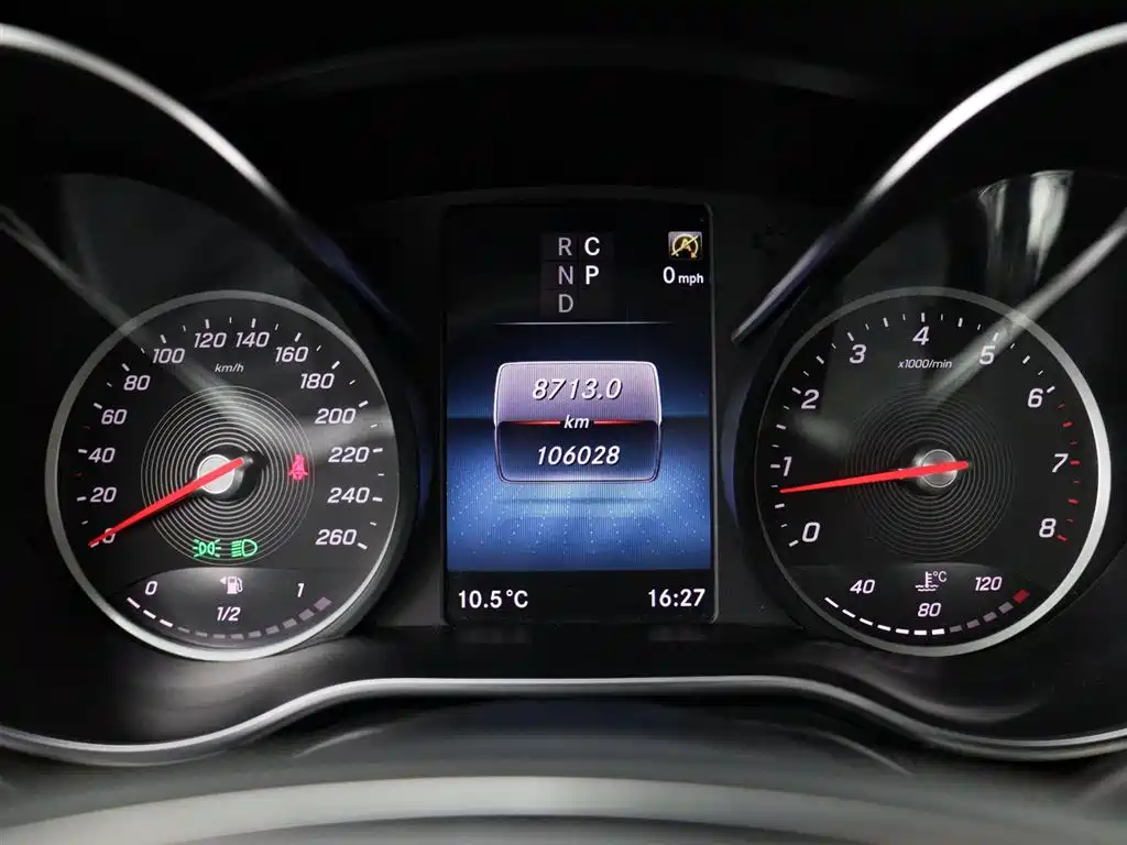 Mercedes-Benz V-Class 2022 — фото 32