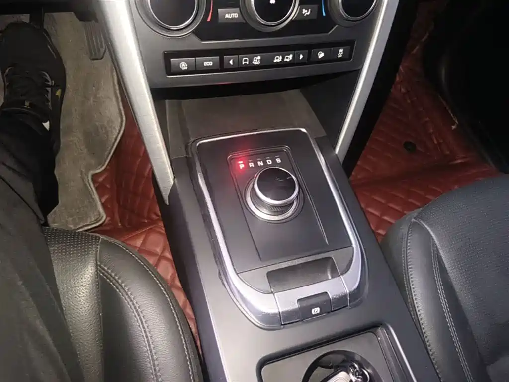 Land Rover Discovery Sport 2018 — фото 14