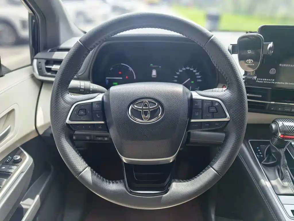 Toyota Sienna 2023 — фото 13