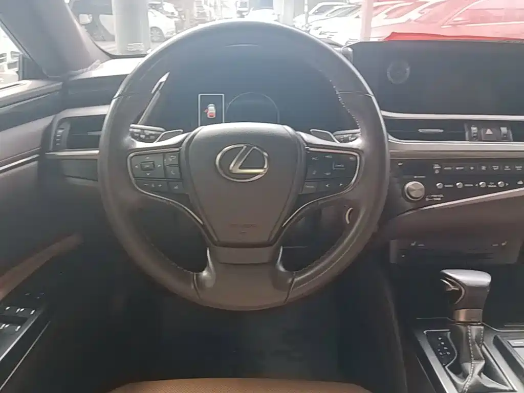 Lexus ES 2021 — фото 11