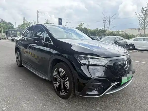 Mercedes-Benz EQE SUV 2025