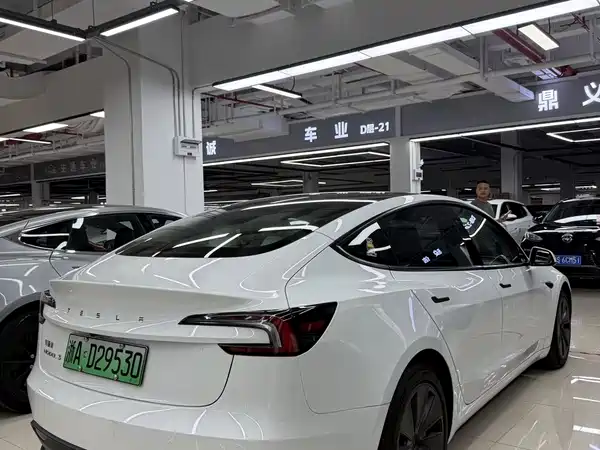 Tesla Model 3 2025