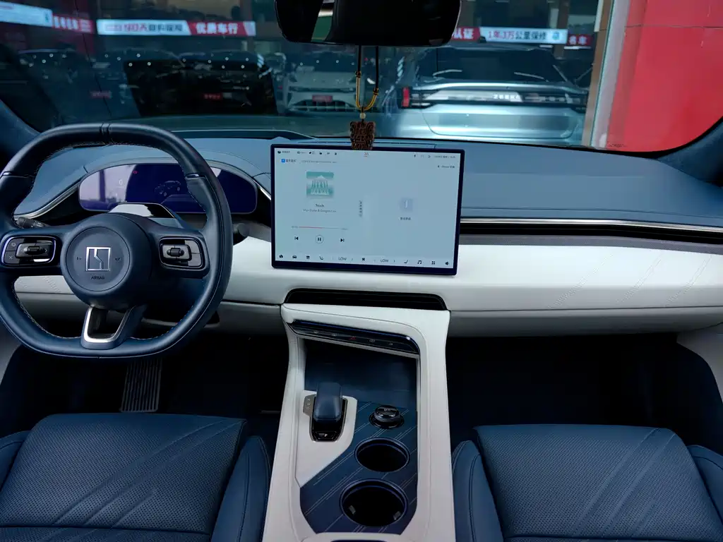 Zeekr 001 2024