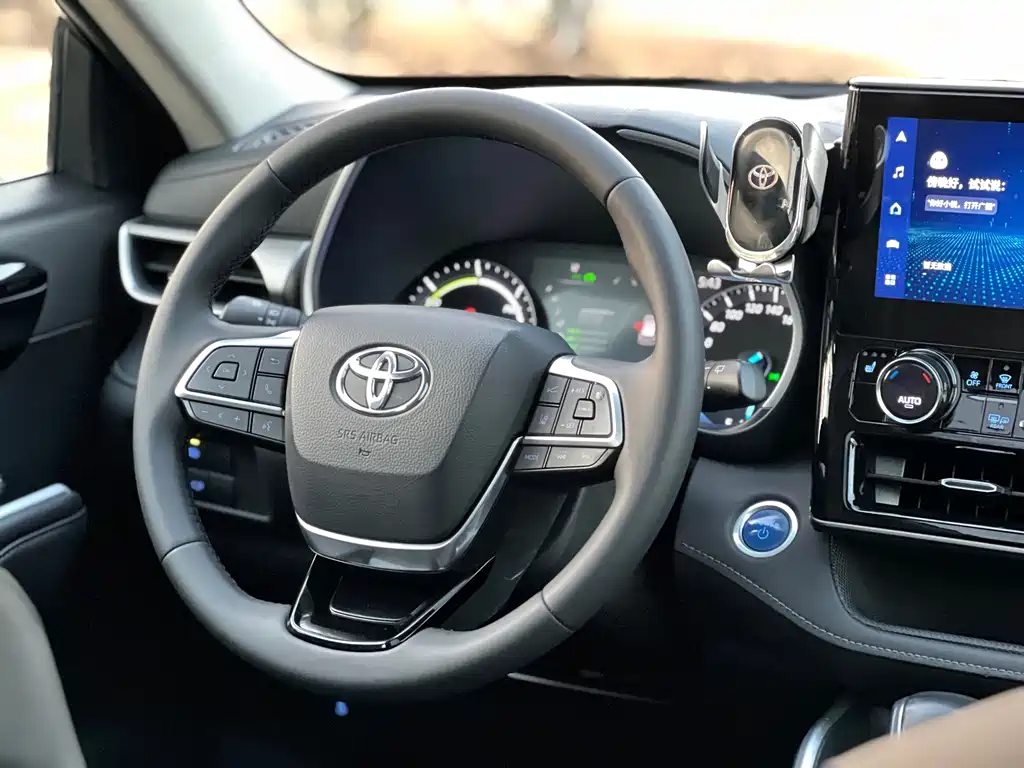 Toyota Highlander 2022 — фото 18
